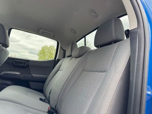 Certified 2018 Toyota Tacoma SR5 AWD/4WD image 11