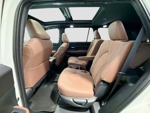 Certified 2025 Toyota Grand Highlander AWD Hybrid image 20