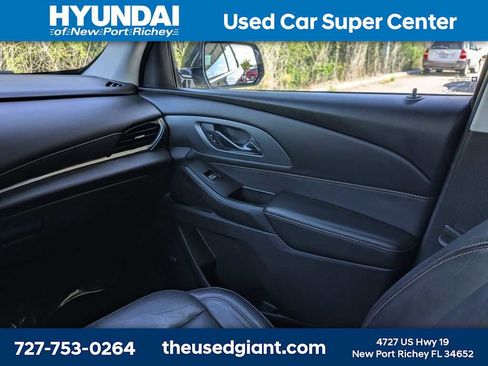 Used 2018 Chevrolet Traverse Premier w/ Driver Confidence II Package FWD image 23