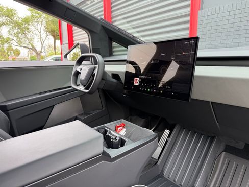 Used 2024 Tesla Cybertruck AWD Crew Cab image 22