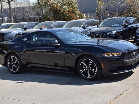 Used 2025 Ford Mustang Premium image 5