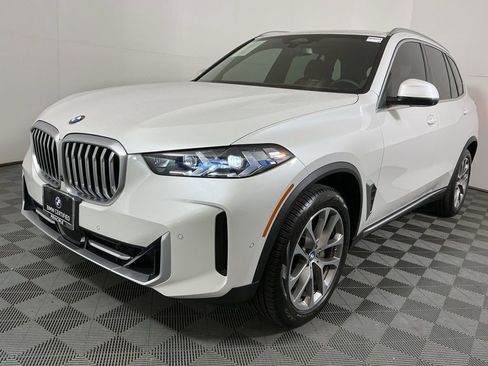 Certified 2024 BMW X5 sDrive40i w/ Premium Package image 2