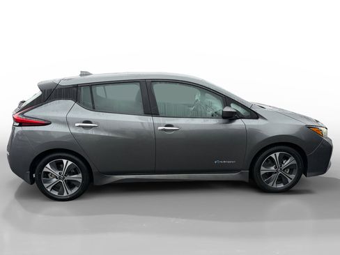 Used 2019 Nissan Leaf SV w/ SV Technology Package image 6