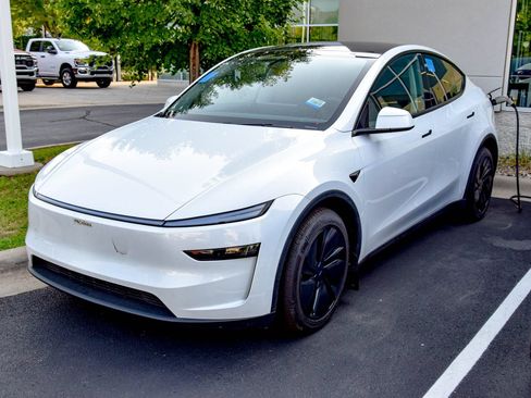 Used 2026 Tesla Model Y Long Range AWD/4WD image 12