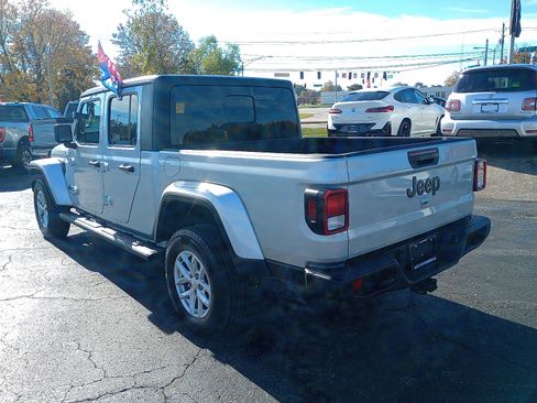 Used 2023 Jeep Gladiator Sport image 5