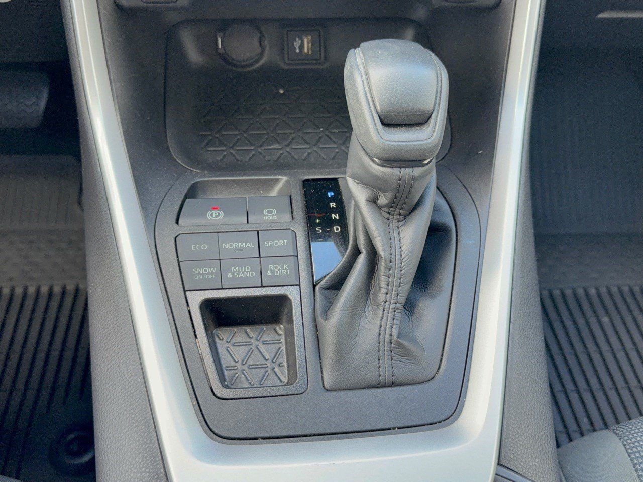 Used 2023 Toyota RAV4 LE AWD/4WD image 21