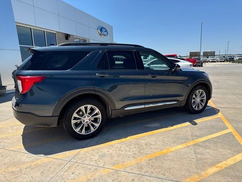 Used 2022 Ford Explorer XLT w/ Equipment Group 202A AWD/4WD image 4