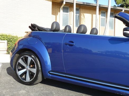 Used 2014 Volkswagen Beetle R-Line image 6