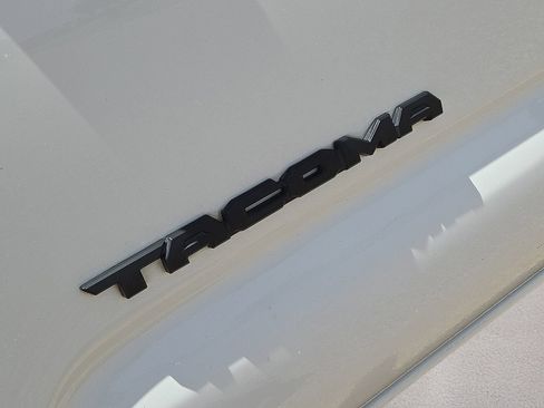Used 2021 Toyota Tacoma SR5 RWD image 11