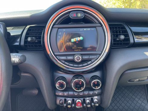 Used 2019 MINI Cooper S image 17