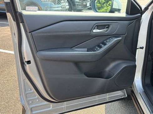 Certified 2024 Nissan Rogue SV w/ SV Premium Package AWD/4WD image 8