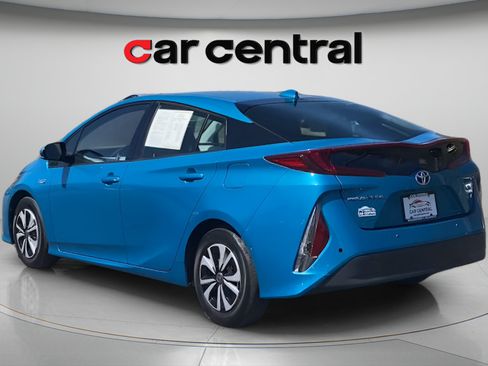 Used 2017 Toyota Prius Prime Advanced FWD image 4