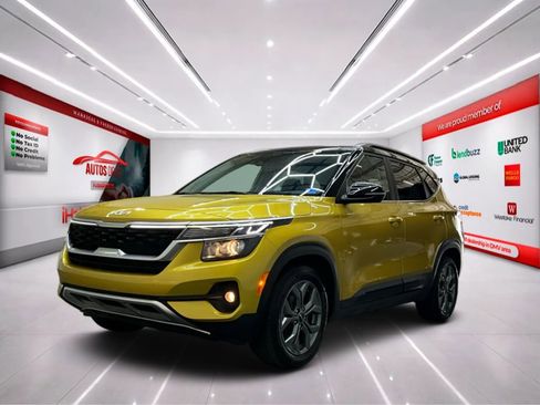 Used 2023 Kia Seltos S w/ Navigation Package FWD image 3