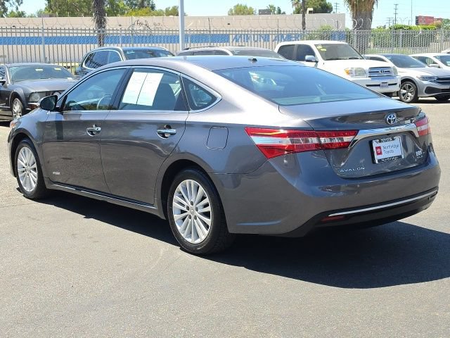 Used 2015 Toyota Avalon XLE Premium w/ Preferred Accessory Package FWD image 5