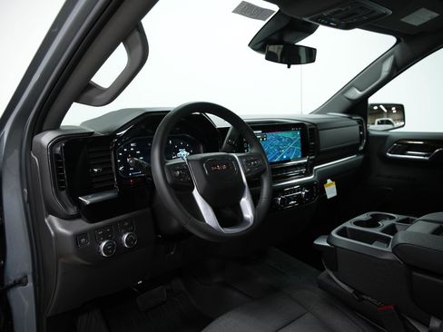 New 2026 GMC Sierra 1500 SLE image 25