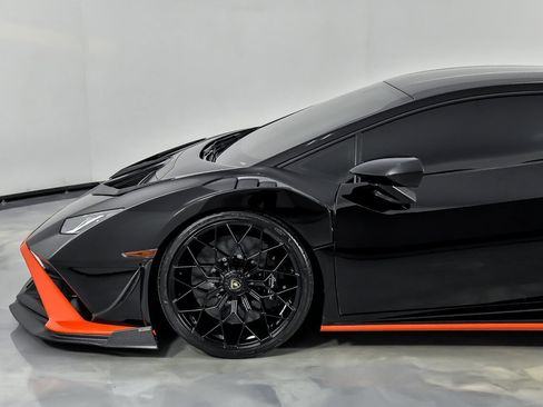 Used 2021 Lamborghini Huracan STO image 11