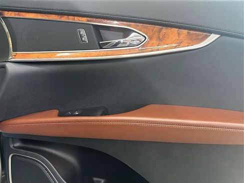 Used 2017 Lincoln MKX Reserve FWD image 23
