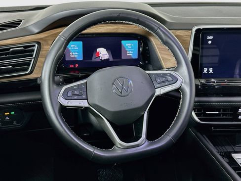 Used 2025 Volkswagen Atlas SE AWD/4WD image 18