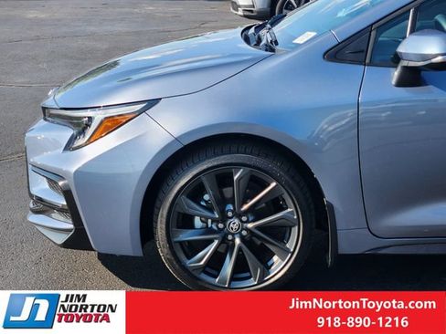 Used 2025 Toyota Corolla SE w/ SE Premium Package FWD image 9