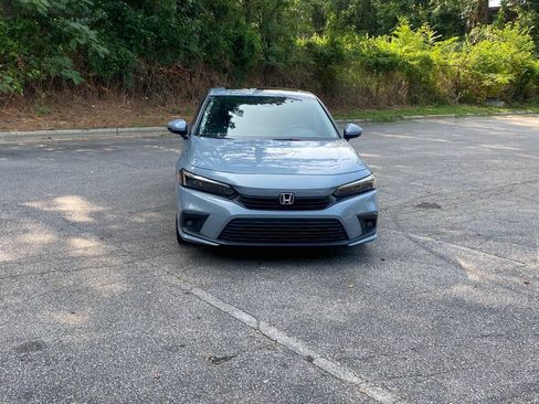 Used 2023 Honda Civic Touring image 2