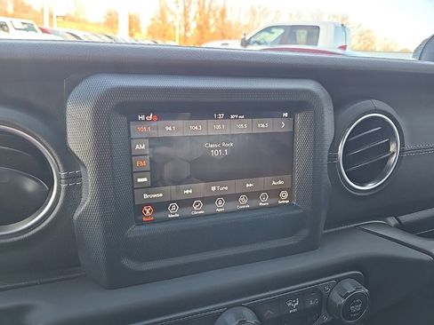 Used 2018 Jeep Wrangler Unlimited Sahara image 56