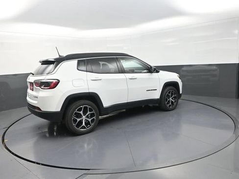 Used 2024 Jeep Compass Limited AWD/4WD image 12