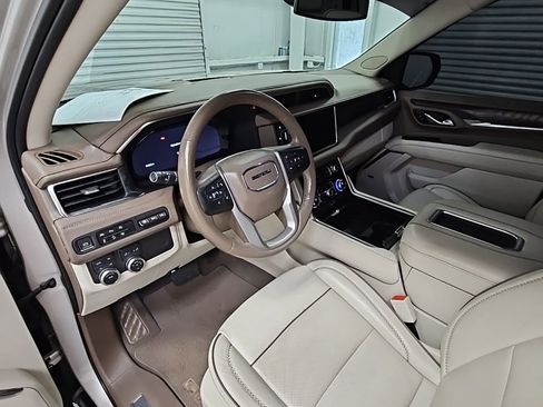 Used 2023 GMC Yukon XL Denali image 13