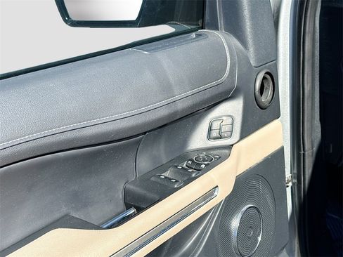 Used 2024 Ford Expedition XLT image 18