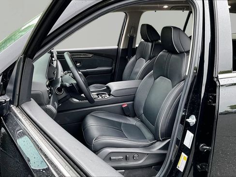 Used 2025 Honda Pilot Elite image 17