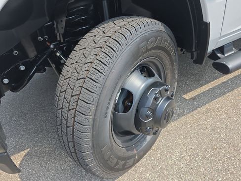New 2026 RAM 3500 Tradesman AWD/4WD image 32