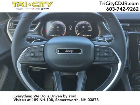 New 2025 Jeep Grand Cherokee Altitude image 14