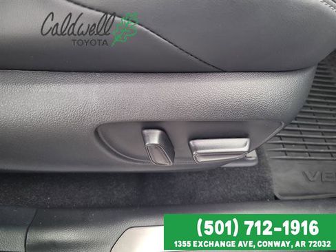 Used 2024 Toyota Venza Limited image 30