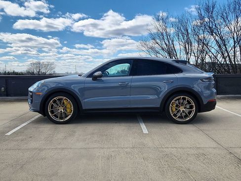 Used 2024 Porsche Cayenne Turbo GT image 2