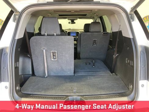 Used 2023 GMC Acadia SLE w/ Elevation Edition AWD/4WD image 25