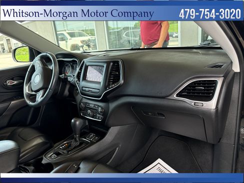 Used 2019 Jeep Cherokee Latitude Plus FWD image 33