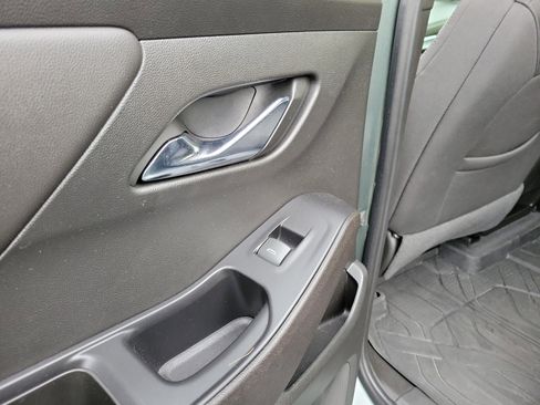 Used 2023 Chevrolet Traverse LT image 13