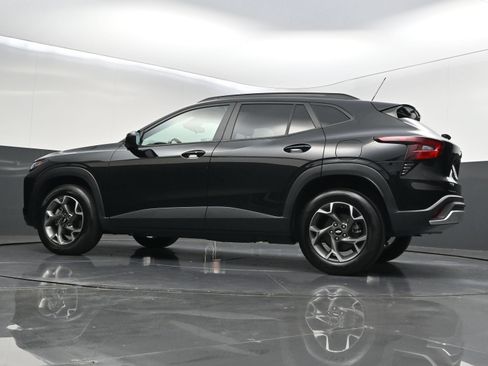 Used 2025 Chevrolet Trax LT w/ LT Convenience Package FWD image 38