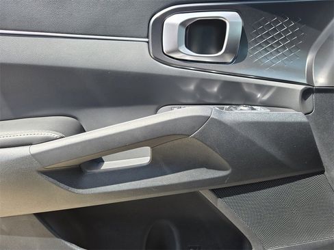 New 2025 Kia Sorento LX image 18