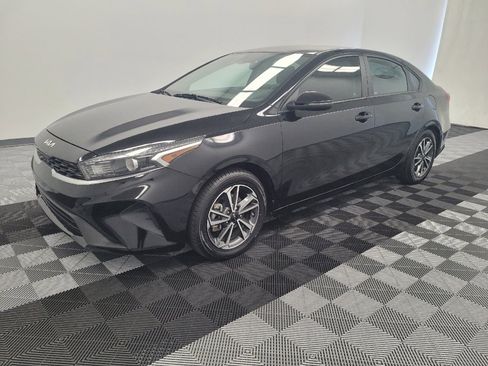 Used 2022 Kia Forte LXS w/ LXS Technology Package FWD image 2