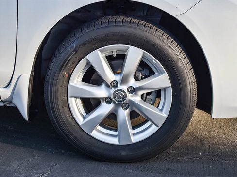 Used 2012 Nissan Versa SL image 10