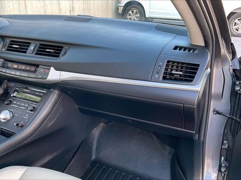 Used 2013 Lexus CT 200h w/ Premium Pkg w/Backup Camera image 19