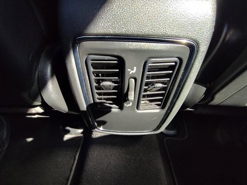 Used 2019 Jeep Grand Cherokee Laredo w/ Laredo X Package image 37