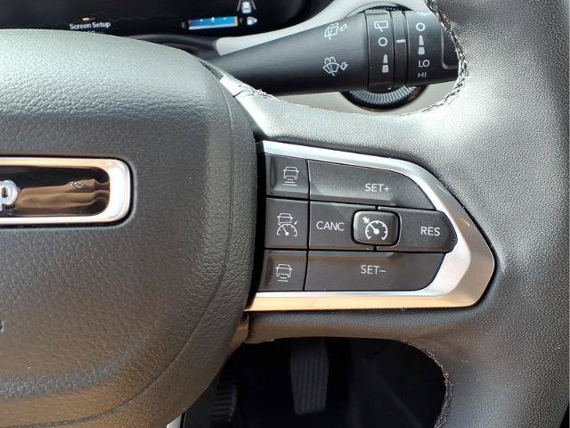 Used 2023 Jeep Compass Limited w/ Elite Group AWD/4WD image 17