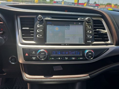 Used 2015 Toyota Highlander XLE image 16