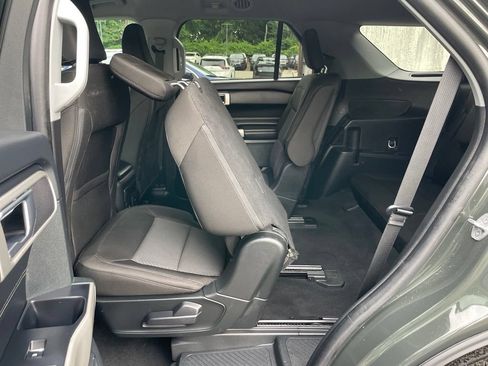 Used 2023 Ford Explorer XLT AWD/4WD image 11