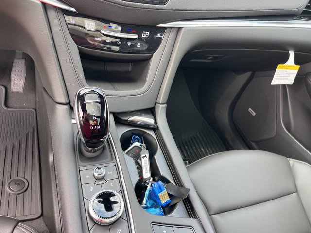 New 2025 Cadillac XT6 Luxury FWD image 28