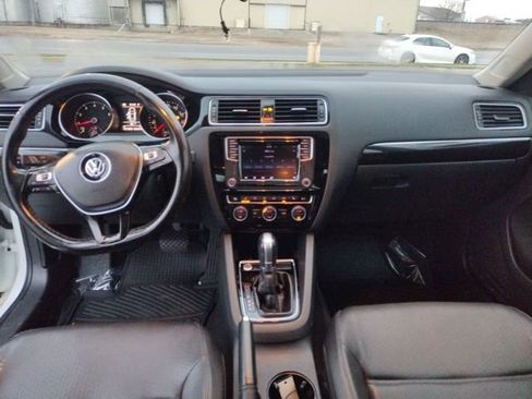 Used 2017 Volkswagen Jetta SEL image 25