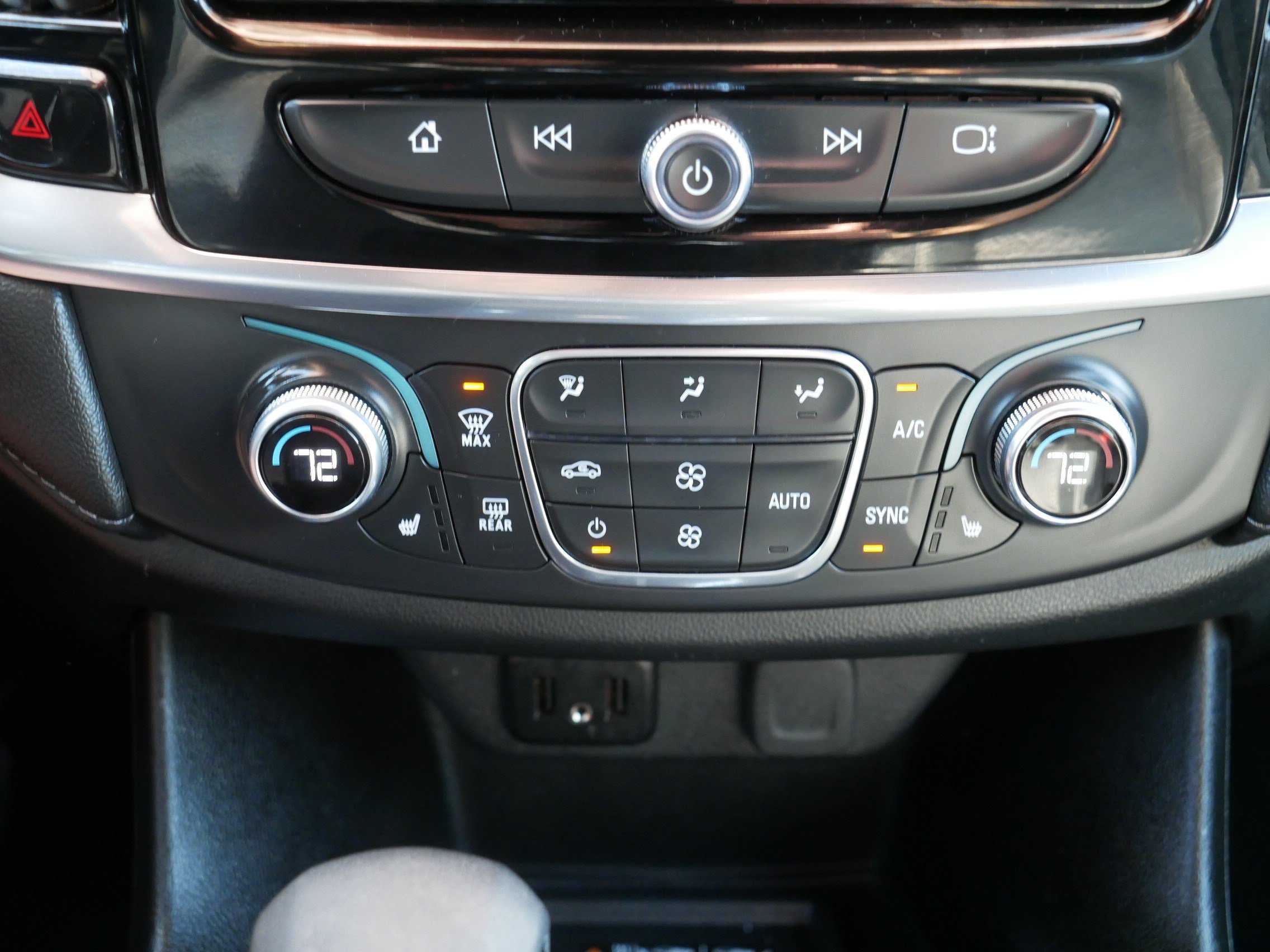 Used 2023 Chevrolet Traverse LT AWD/4WD image 23