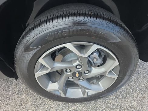 Used 2025 Chevrolet Trax LT FWD image 7