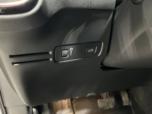 Used 2019 Volvo XC40 T5 Momentum AWD/4WD image 14